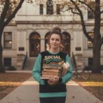 SOCIAL BATTERY LOW Bluza unisex - obrazek 8