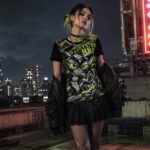 Chrome Gremlin Damski T-shirt z Szerokim Dekoltem - obrazek 5