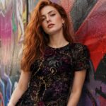 DARK GARDEN Damski T-shirt z Szerokim Dekoltem - obrazek 5