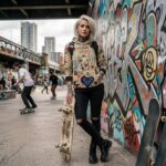 DRAWN WRONG. FELT RIGHT Bluza Unisex Oversize - obrazek 3