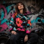 GLITCHED HIBISCUS  Bluza Unisex Oversize - obrazek 4