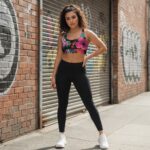 GLITCHED HIBISCUS Top sportowy damski - obrazek 9